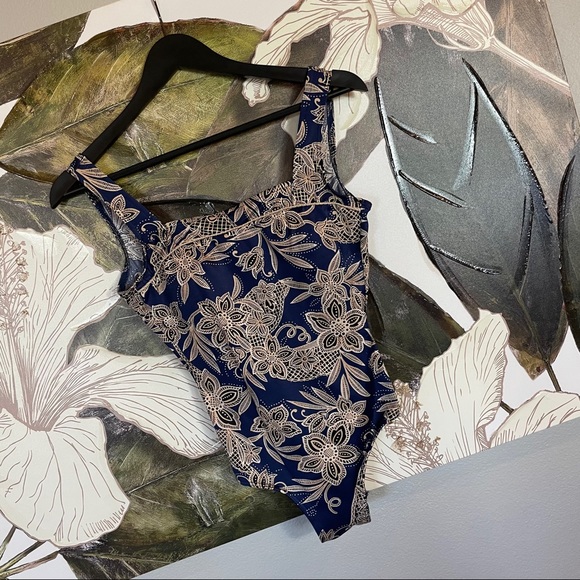 VINTAGE Bodysuit - Picture 3 of 9